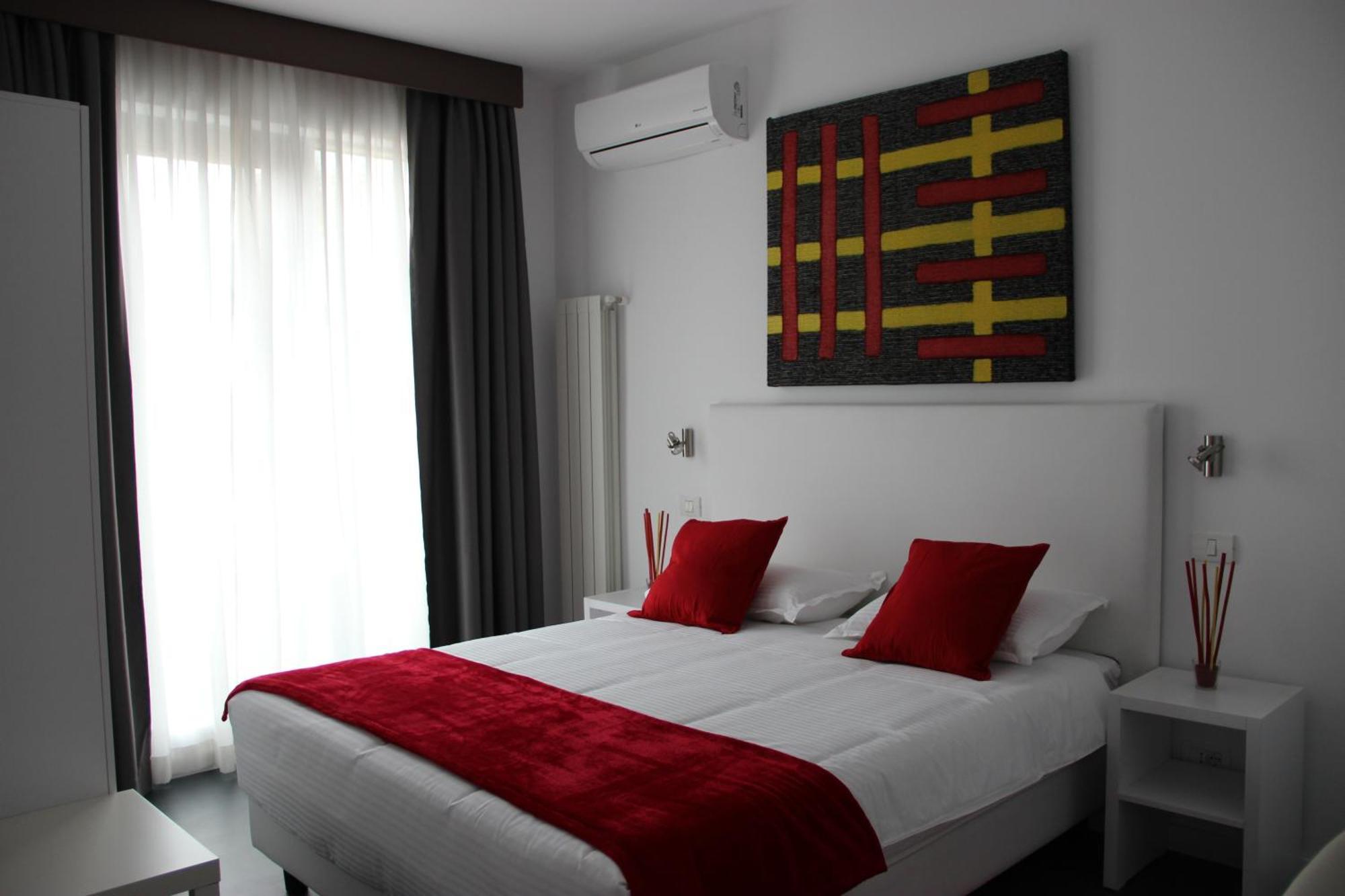 Living Aparthotel Bucharest Room photo